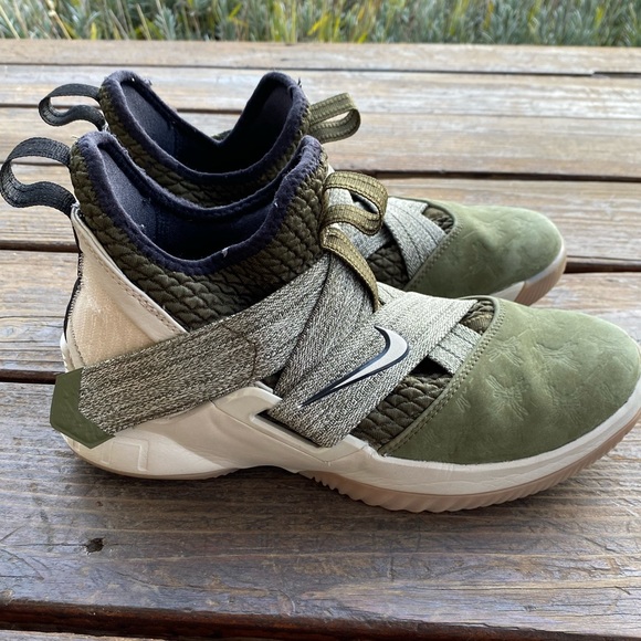 Nike Other - Nike youth lebron sneaker shoes Velcro